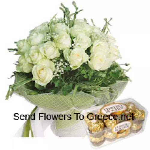 Strauß aus 19 weißen Rosen mit saisonaler Füllung sowie 16 Stk. Ferrero Rochers