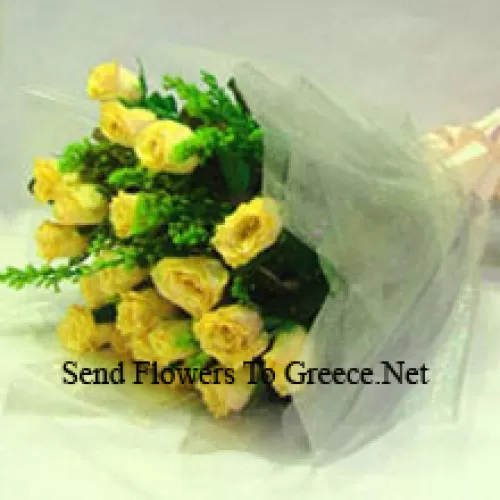 Bouquet aus 11 gelben Rosen mit saisonalen Füllstoffen