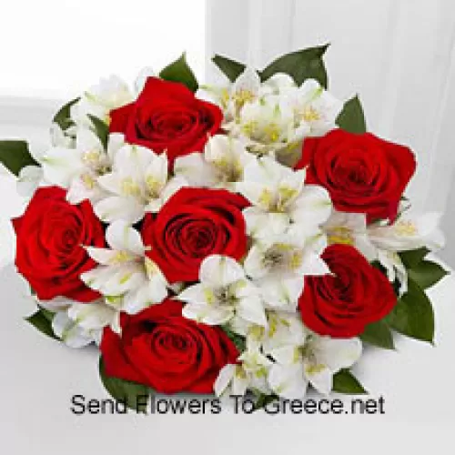 حزمة من 7 ورود حمراء وزهور بيضاء موسمية
